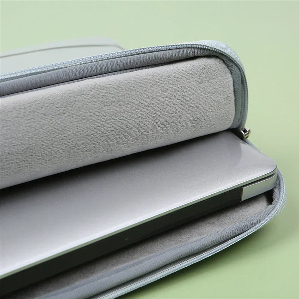 UrbanShield™ – Borsa Laptop Impermeabile & Elegante